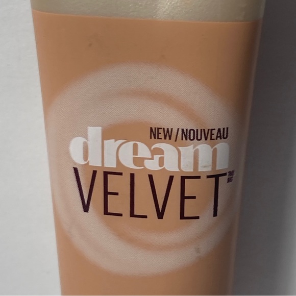 1 Maybelline Dream Velvet Soft Matte Hydrating Foundation Pure Beige #70 - Picture 7 of 15